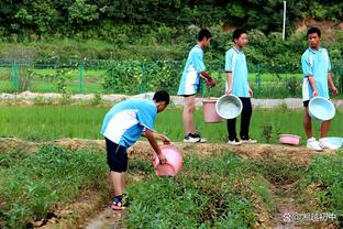 朱芳雨客场Vlog：到达四川球馆 女董事长耿洁亲自迎接 热情拥抱