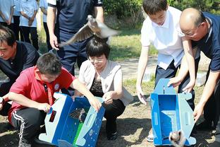 电讯报：伯利上赛季在更衣室当面批斯特林，球员曾拒沙特惊人报价